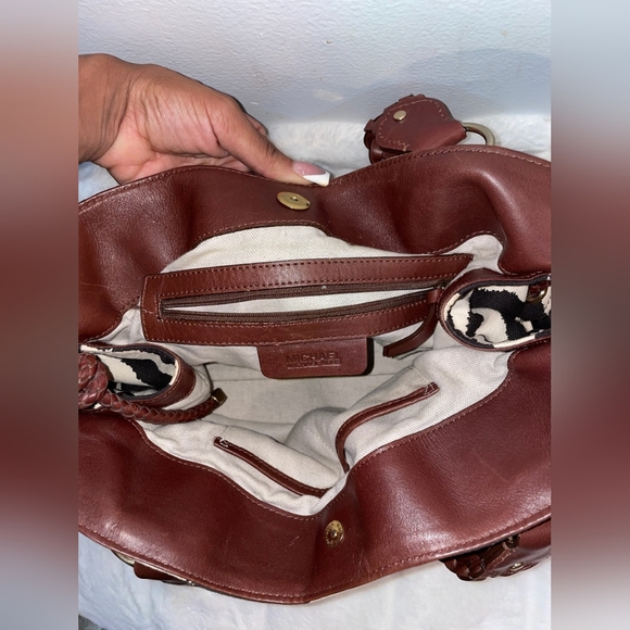 Black and white Michael kors tote - Picture 4 of 4